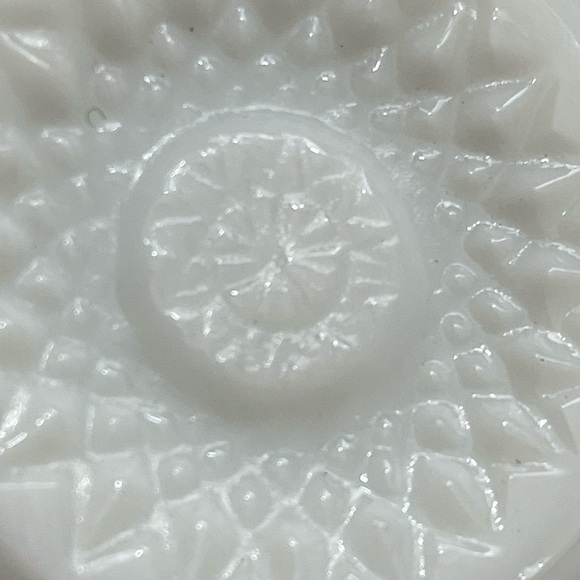 Vintage McKee Concord Opaque Milk Glass Punch Cups Mugs‎ Set of 4 - Picture 5 of 6